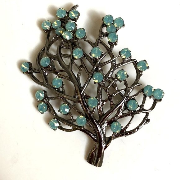 Brooch of branches bejewelled with sea foam glass berries - Picture 1 of 5
